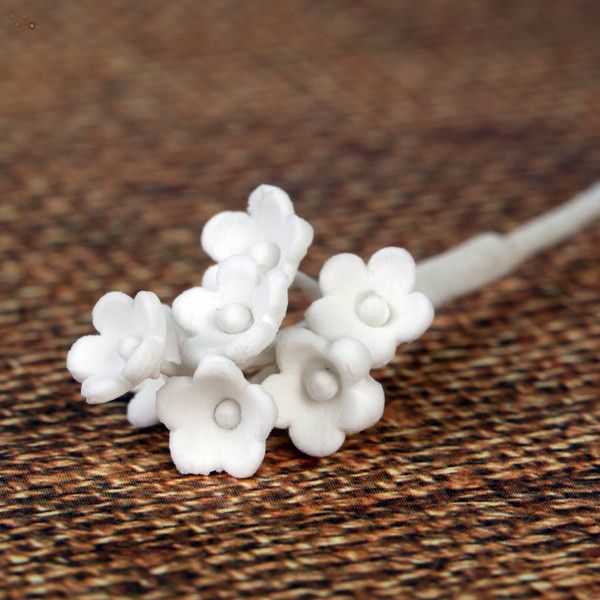 Baby's Breath Sugarflower blossom filler perfect for cake decorating fondant cakes & wedding cakes. Compliments gumpaste flowers well. Wholesale Sugarflower. Caljava