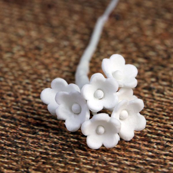 Baby's Breath Sugarflower blossom filler perfect for cake decorating fondant cakes & wedding cakes. Compliments gumpaste flowers well. Wholesale Sugarflower. Caljava