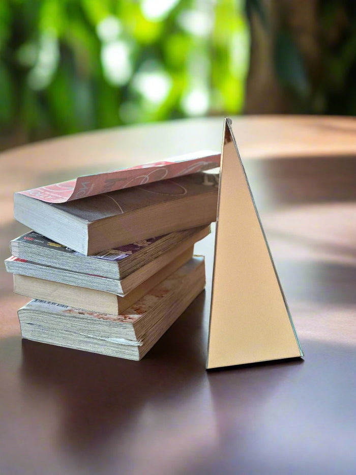 PYRAMIDA SCULPTURAL TABLE DECOR