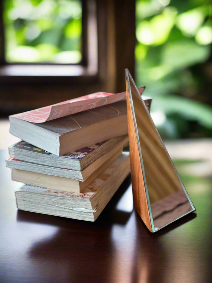 PYRAMIDA SCULPTURAL TABLE DECOR