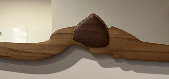 Dual purpose,minimalistic hanging sculptural mirror,which can be hanged in 2 ways.It radiates the beauty of nature