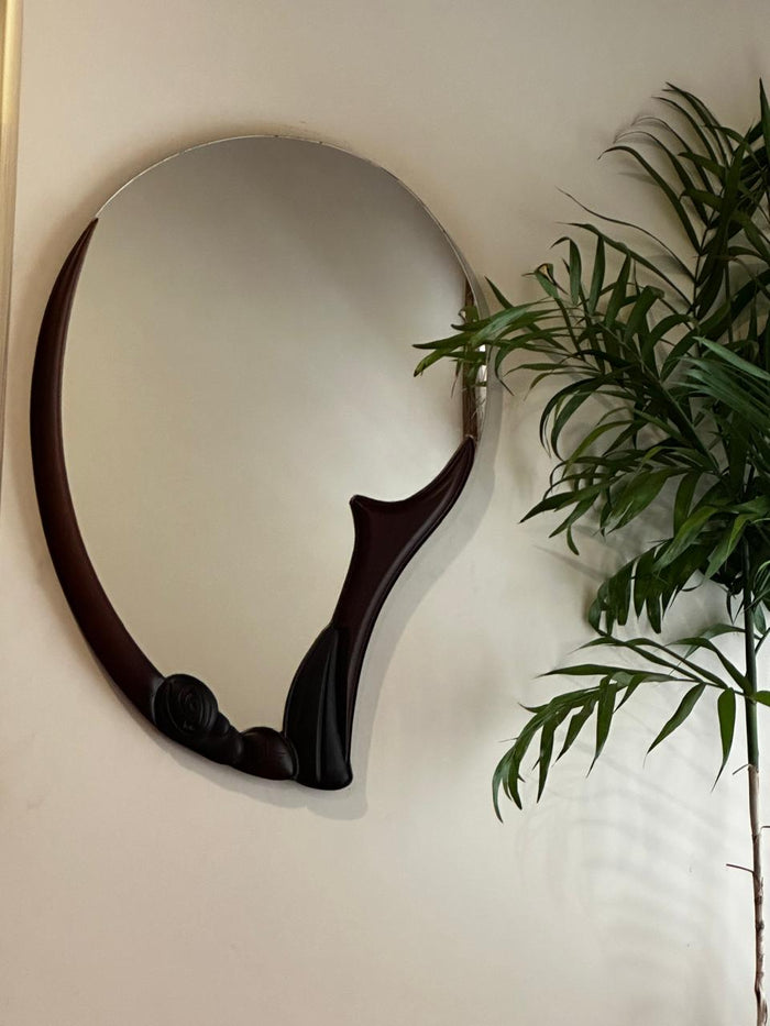 This sculptural classic combines the concept that symbolizes a baby in mother's arm at the centre.