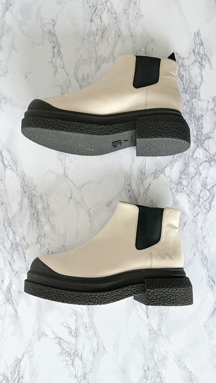 Stuart Weitzman Charli Oat White Ankle Chelsea Boots